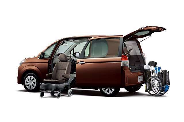 脱着シート仕様〈手動式〉+車いす収納装置〈電動スライド式・35kgタイプ〉Bタイプ