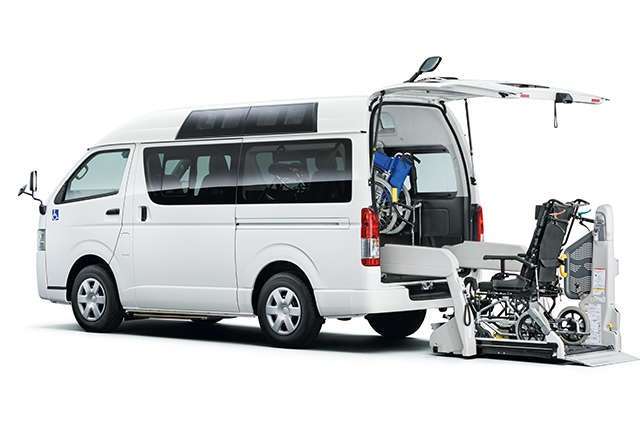 車いす仕様車“Aタイプ”ルーフサイドウインドウ装着車 2WD・2000ガソリン ロング・標準ボディ(CBF-TRH200K-VTZYAW)ボディカラーはホワイト〈058〉